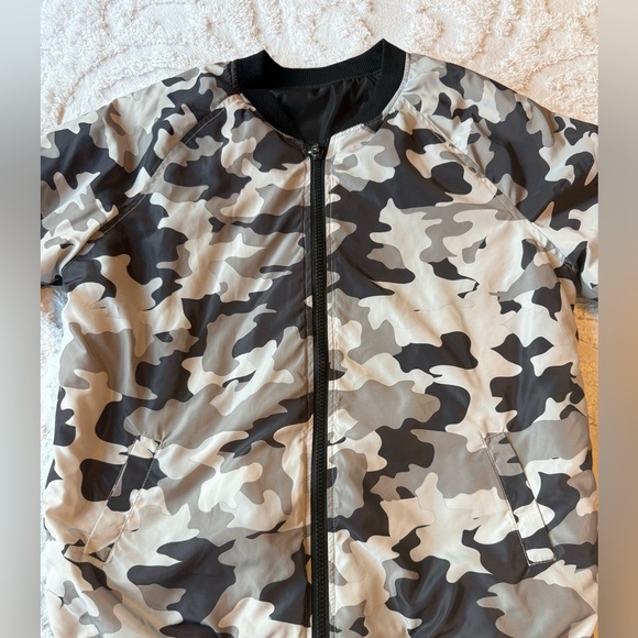 Camo Bomber reversible Jacket. No tag for size - check out measurements. B6 - Picture 1 of 7